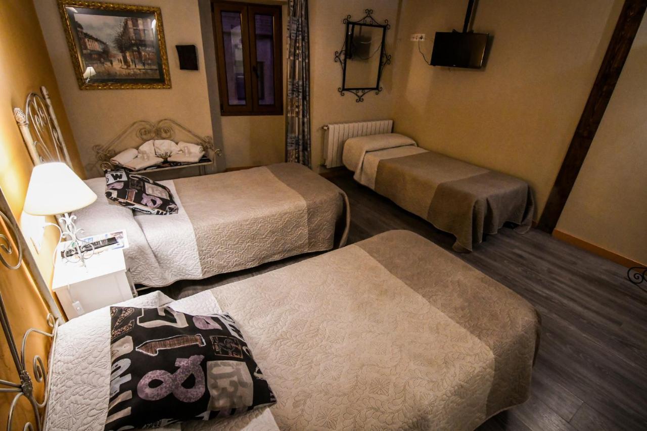 Acienleguas Hostel Castrojeriz Bagian luar foto