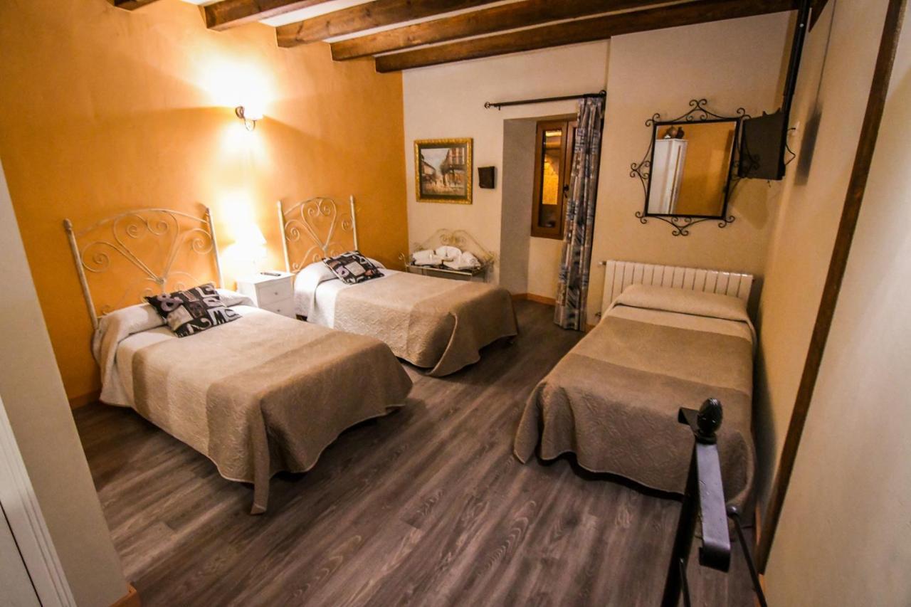 Acienleguas Hostel Castrojeriz Bagian luar foto